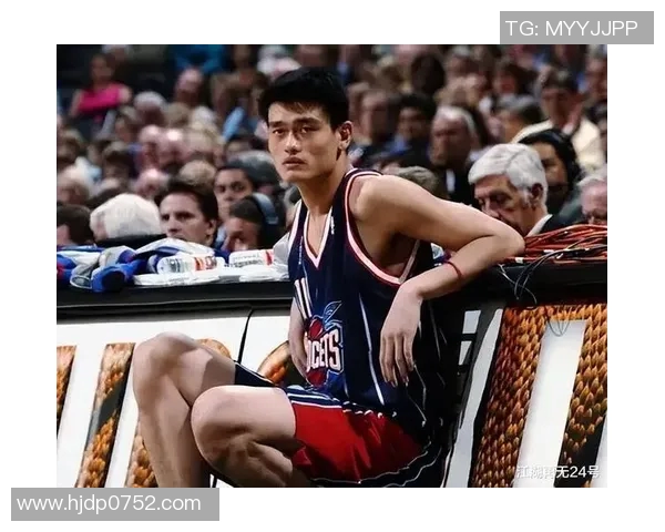 姚明在CBA赛场上发起献血活动呼吁更多人参与公益事业 姚明在CBA赛场上发起献血活动呼吁更多人参与公益事业