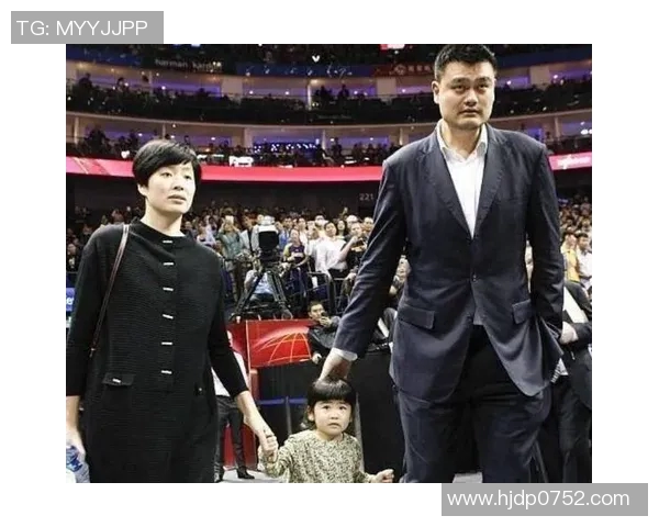 姚明与妻女温馨合影展现家庭幸福生活的点滴瞬间 姚明与妻女温馨合影展现家庭幸福生活的点滴瞬间