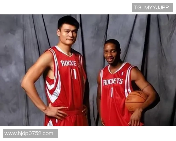 姚明与各大篮球明星搭档合影回顾展现篮球传奇的精彩瞬间