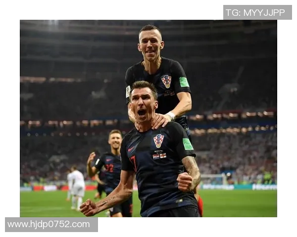 足球明星奔跑瞬间高清图片展现运动之美与激情的完美结合 足球明星奔跑瞬间高清图片展现运动之美与激情的完美结合