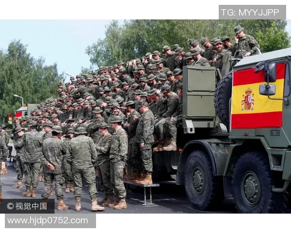 欧文与众多足球明星亲密合影展现足球界友谊与团结的精彩瞬间 欧文与众多足球明星亲密合影展现足球界友谊与团结的精彩瞬间