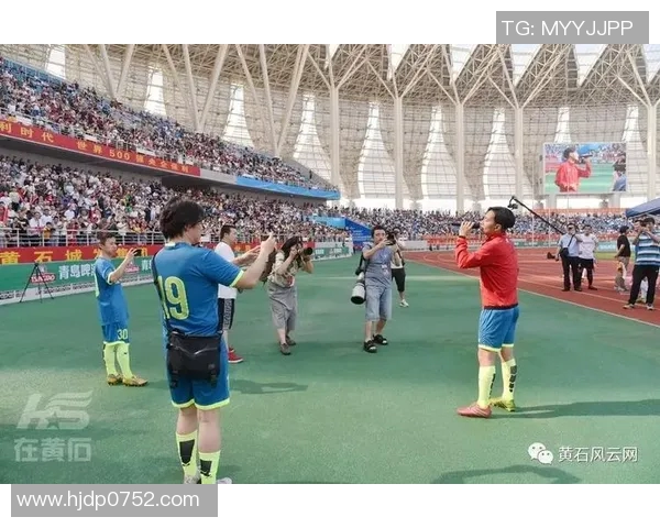 分享一位足球明星的成长故事与职业生涯成就的精彩回顾