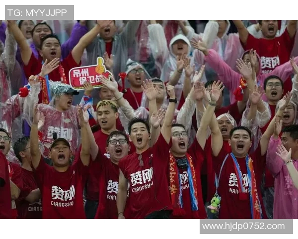 足球明星化身球迷的趣味瞬间揭秘与背后的故事分享 足球明星化身球迷的趣味瞬间揭秘与背后的故事分享